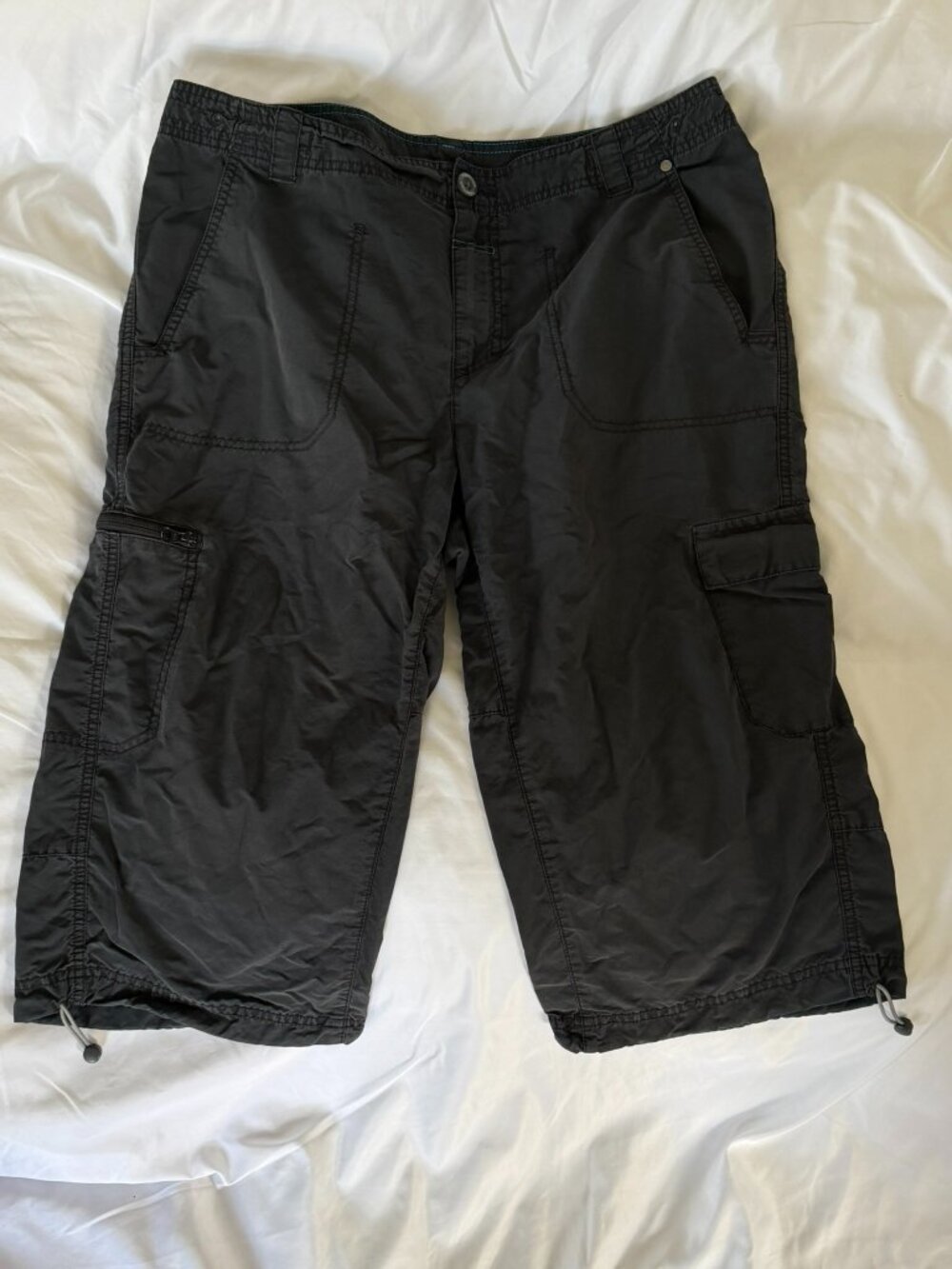 Columbia Men's Cargo Capri Pants 36W x 19L Soft Black Hiking Drawcord Hem